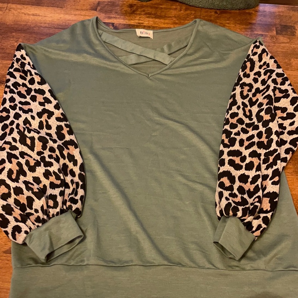 New without tags. S Boutique shirt